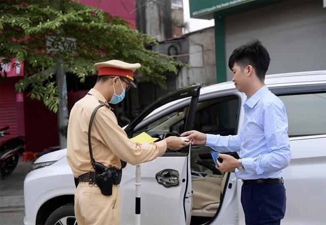 xu phat xe khong co phu hieu 2