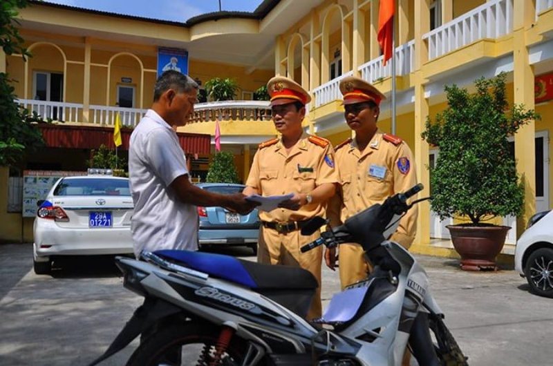 cach trinh bao cong an mat xe anh dai dien