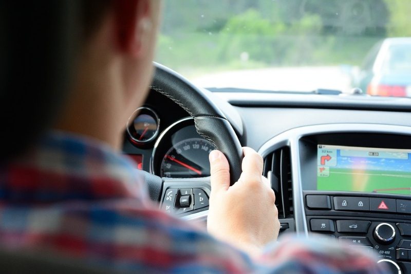 thiet bi dinh vi nao phu hop cho dong xe taxi anh dai dien